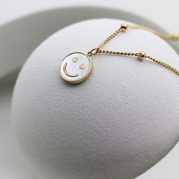 2 pcs Fashion simple Smiley Face Pendant Necklace 2 pcs Fashion simple Smiley Face Pendant Necklace